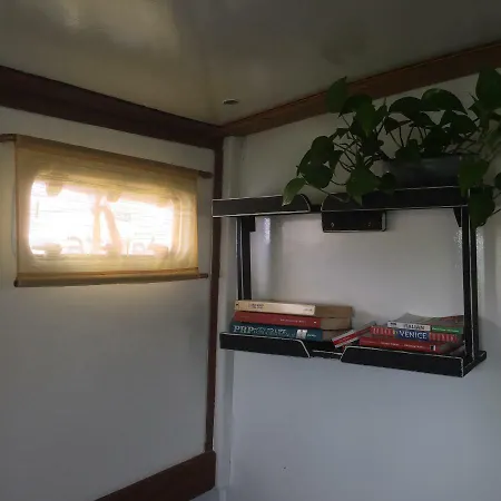 Irene House Boat 보트호텔